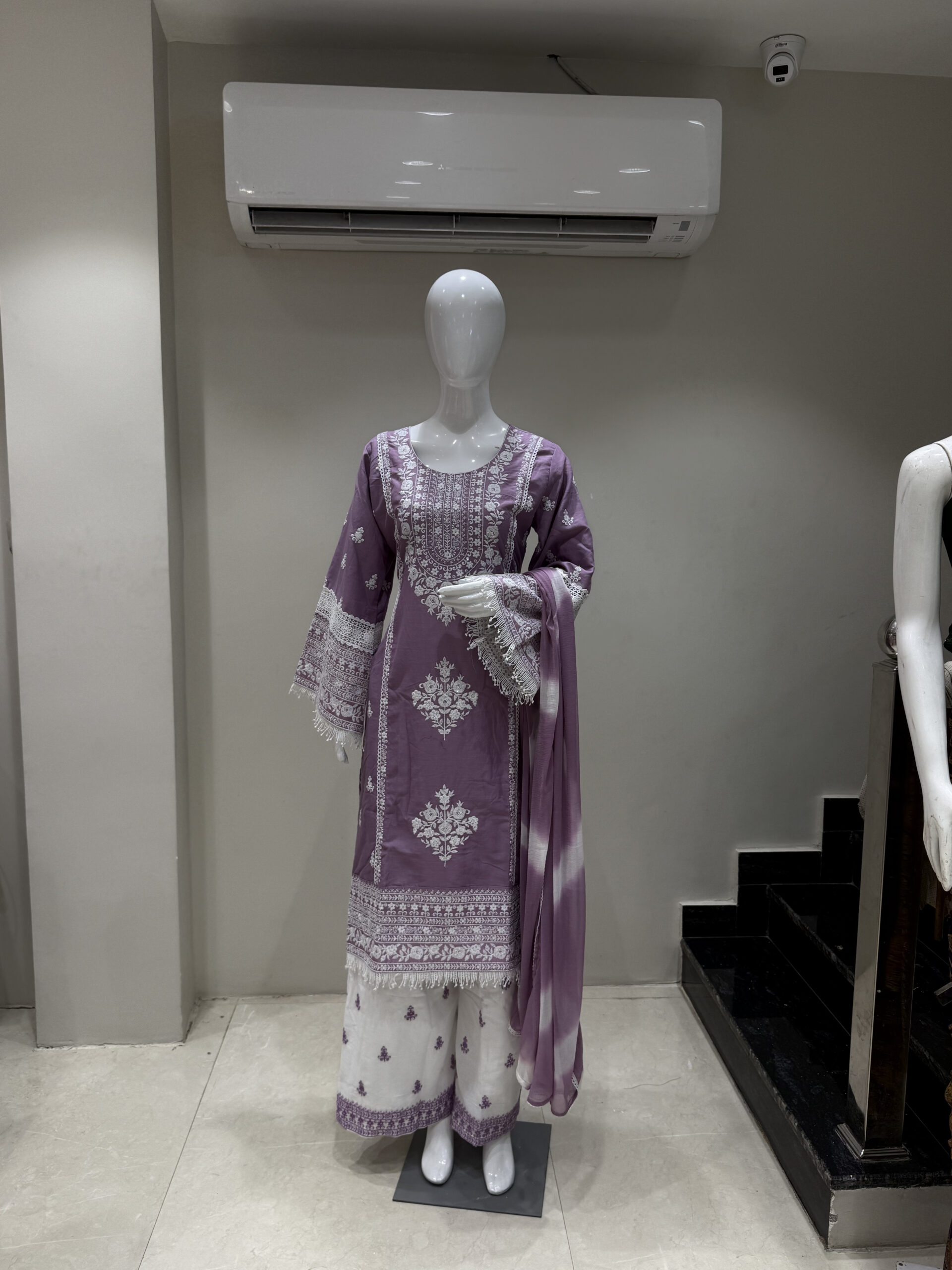 Women's Lavender Embroidered Kurta Palazzo Set with Chiffon Dupatta - Image 2